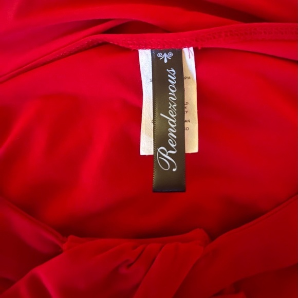 Rendezvous Women’s Twist Accent Plus Size Blouse - Picture 3 of 4